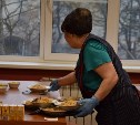В школе №2 в Поронайске прошла внеплановая проверка из-за червя в макарошках