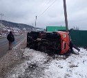 Очевидец: зацепивший электрический столб бензовоз оставил без света село на Сахалине