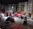 В Холмске водитель, скрываясь от полиции, повредил три автомобиля