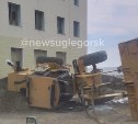 Погрузчик завалился на бок в Углегорске