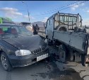 В Южно-Сахалинске на мосту произошло ДТП