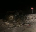 Грузовик и внедорожник жестко столкнулись на Сахалине
