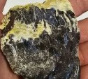 Туристы растаскивают фумарольные поля на Курилах на обсидианы и продают их