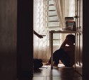 Жительница Дальнего Востока делала своему сыну удушающие приемы за плохое поведение 