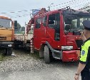 Водитель манипулятора придавил бортом человека на закрытой территории предприятия в Южно-Сахалинске 