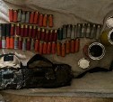 На Сахалине полицейские изъяли у местного жителя порох, боеприпасы и огнестрельное оружие